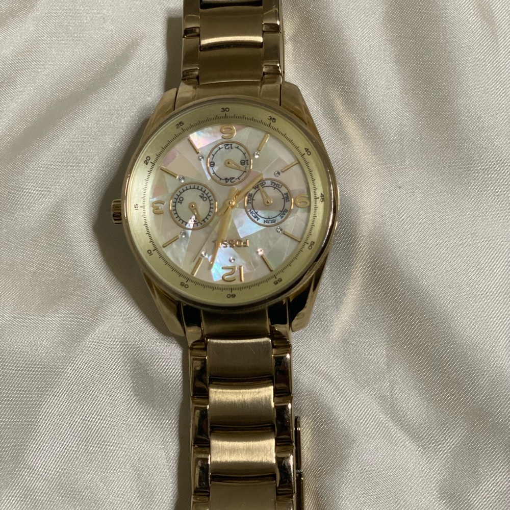 Gold Fossil Watch - Picture 4 of 5